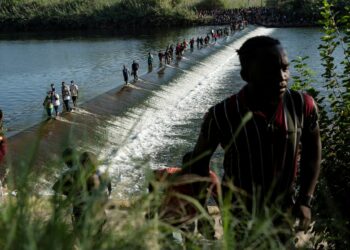 La migración vuelve a las sombras bajo la mirada de Biden y López Obrador