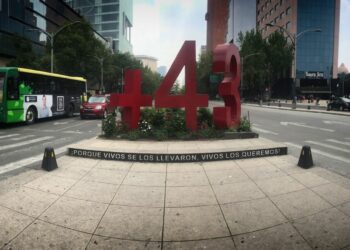 El paseo de las víctimas recuerda las deudas pendientes de México