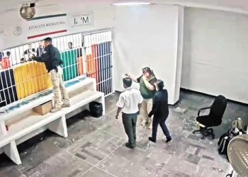 Denuncian presiones del INM vs migrantes afectados por incendio