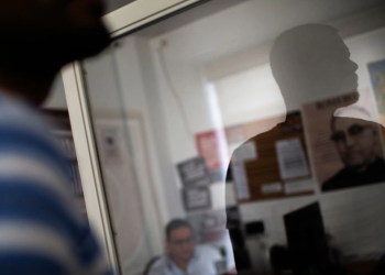 Carlos, superviviente del incendio de Ciudad Juárez: “Me quité la manta térmica, levanté la mano y dijeron ‘hay un vivo entre los muertos”